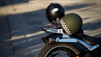 En moto siempre con casco